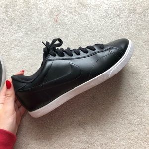 nike tennis classic ultra leather women's shoe